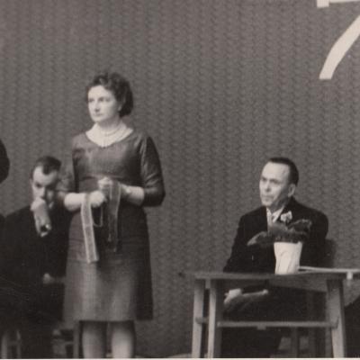 Šiauliuose S. Jautako 70-mečio proga. Sėdi Andžiulis ir Jautakas. 1965 m.