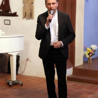 Pradžios koncerte savo naujausią kūrinį „Aš jums atsiųsiu rožių lietų“, parašytą festivalio užsakymu, pristatė kompozitorius Ričardas Kabelis.