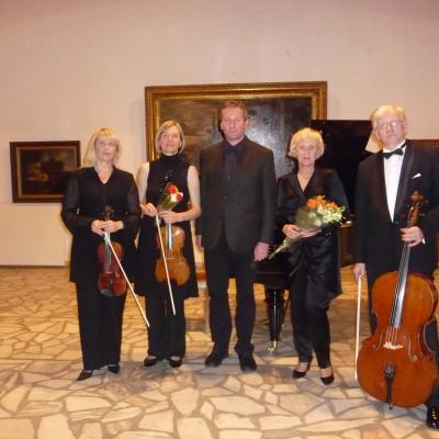 Armonų trio su altininke Jone Kaliūnaite ir kompozitoriumi Vytautu Germanavičiumi. 2013-12-01. Po koncerto.