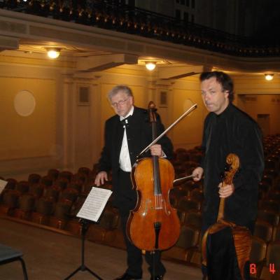 Su violončelininku Jeroenu Reulingu prieš koncertą Vilniuje, 2009m.