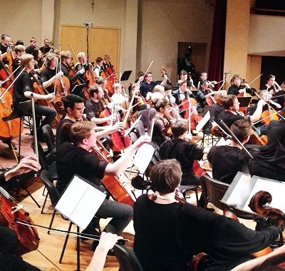 100 violončelių ir Davidas Geringas