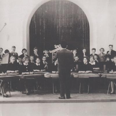 1960 m. Vilniaus J. Tallat-Kelpšos mokyklos liaudies instrumentų orkestras