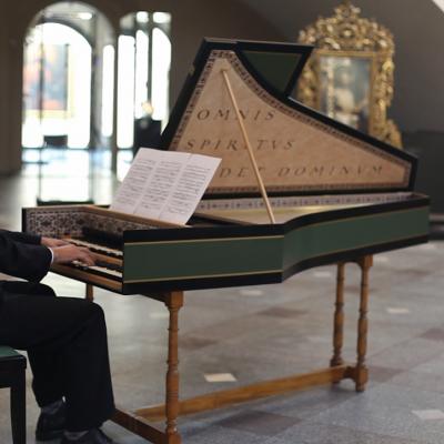 Vilimas Norkūnas - Atliekant itališką barokinę muziką klavesinu. Iš koncerto Bažn. paveldo muziejuje Vilniuje, 2013 rugpj.