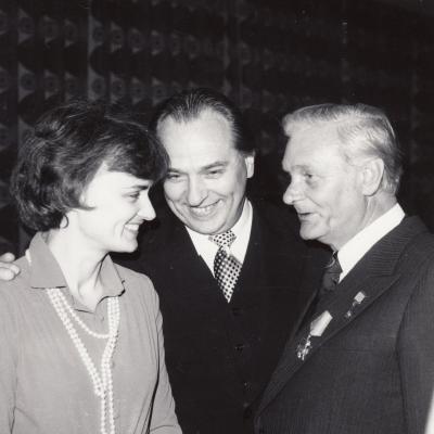 Su vyru S. Sondeckiu ir E. Mieželaičiu