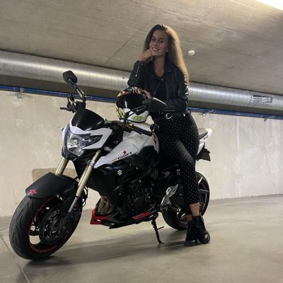 Lyjant motociklu galima dziaugtis garaze. E.Stankute.