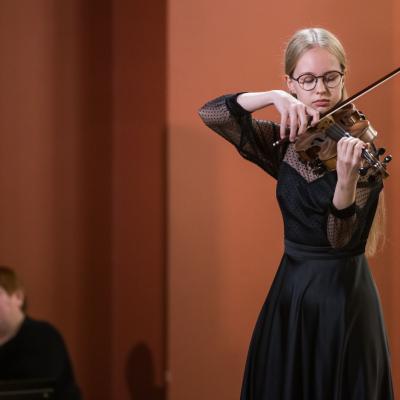 Ugnė Krikščiūnaitė ir pianistė Daiva Šulcaitė