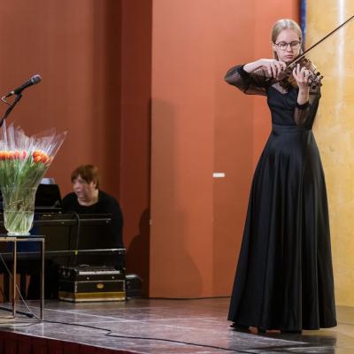 Ugnė Krikščiūnaitė ir pianistė Daiva Šulcaitė