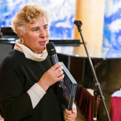 Sveikina Sauliaus Karoso labdaros ir paramos fondo direktorė prof. Ramunė Kryžauskienė