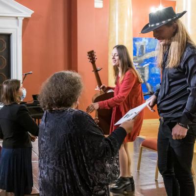 AUKSINIO DISKO 2020 laureatė folkroko grupė ŽALVARINIS – Robertas Semeniukas ir Sigita Jonynaitė