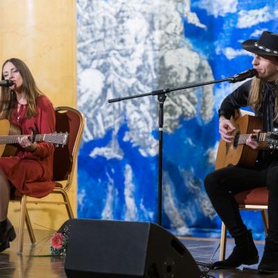 AUKSINIO DISKO 2020 laureatė folkroko grupė ŽALVARINIS – Robertas Semeniukas ir Sigita Jonynaitė