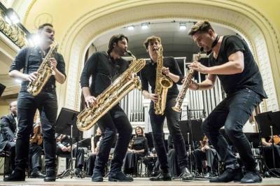 Orkestro muzikos koncertas „Amerikietiški ritmai ir keturi saksofonai“