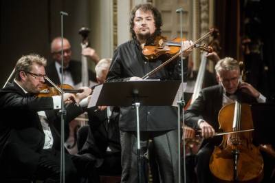 Orkestro muzikos koncertas „Kalėdiniai kaprisai“