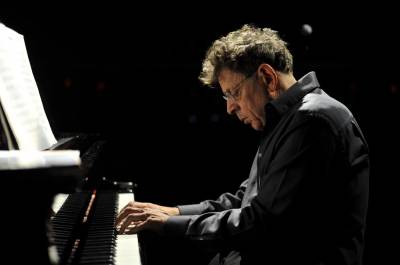„Philipo Glasso dvigubas fortepijoninis koncertas ir perkusijos garsenybė Colin Currie“