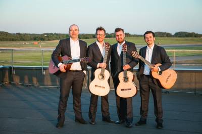 Baltijos gitarų kvartetas filmavosi Vilniaus oro uoste