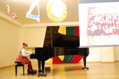 Jaunieji pianistai švenčia programos "Mano pirmas koncertas" 40-metį