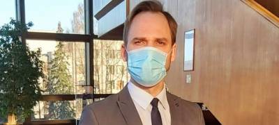 Vietoj atidėtos LNOBT premjeros kostiumų – apsauginės kaukės