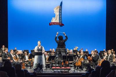 Vilniaus festivaliai namuose: ar tik prie ekranų, ar sulauksime ir gyvų renginių?