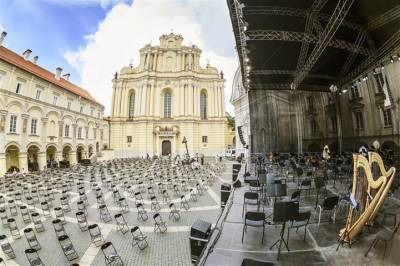KARANTINO IŠŠŪKIAI: Vilniaus festivalio mozaika – buvimas tarp žmonių