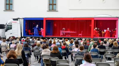 Opera ant ratų viešės Tytuvėnuose, Ariogaloje ir Raseiniuose