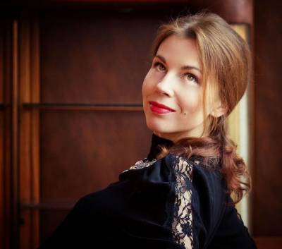Julija Karaliūnaitė: „Dainuodamas turi turėti dramblio odą ir drugelio širdį“