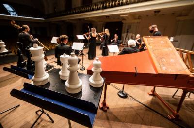 Šachmatai, Neringa ir įžanga į vasarą Filharmonijos scenoje