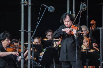 Klaipėdos festivalis: solo smuikui ir orkestrui skambėjo elinge