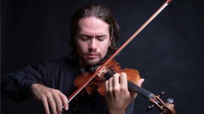Filharmonijoje – prestižinio N. Paganini smuikininkų konkurso nugalėtojas Giuseppe Gibboni