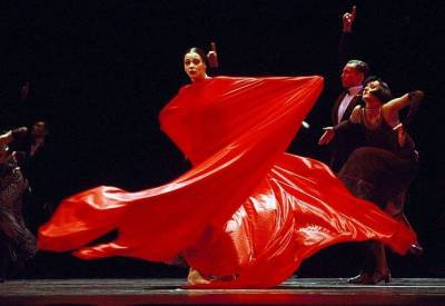 Skurdas už teatro sienų ir kūrybinis sprogimas scenoje