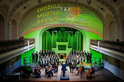 KAI VIENOJE SCENOJE – MUZIKUOJANTI LIETUVA. Mintys, nuskambėjus Didžiajai muzikų šventei 2026