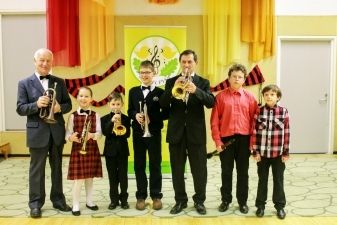 Tamsų lapkričio vakarą – šviesus koncertas  Vilniaus SOS Vaikų kaimo auklėtiniams