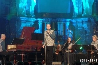 Pop muzika su perukais