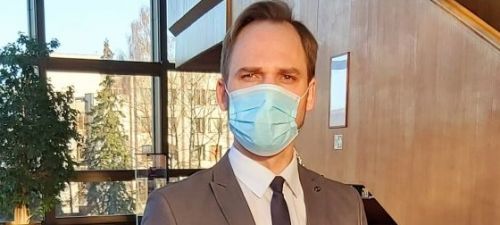 Vietoj atidėtos LNOBT premjeros kostiumų – apsauginės kaukės