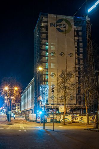 Muzikinis teatras miestui dovanoja šviesą