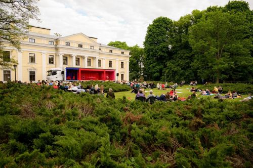 Opera skambėjo Verkių rūmų parke