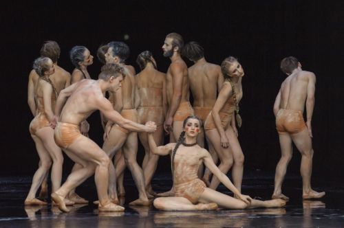 Muzikinio teatro baleto trupė Klaipėdos elinge šokio kalba pasakos apie viltį ir susitaikymą