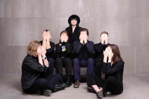 Ansamblis „Fluorescence“ debiutiniame albume kviečia nukeliauti į garsinį sapnų pasaulį