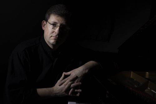 Netradicinis fortepijoninės muzikos vakaras po atviru dangumi