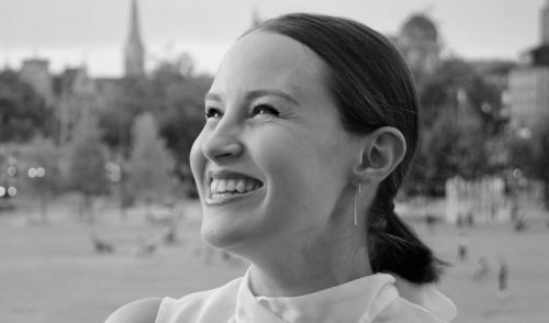 Lina Dambrauskaitė koncerto „Aukšti langai“ akivaizdoje: Gili žydrynė, kuri yra begalinė
