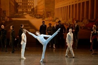 Lietuvos baleto duetas šoka Vavelio pilies kieme
