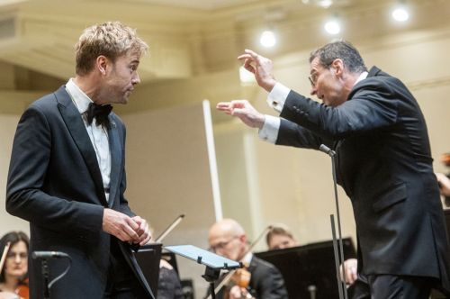 Filharmonijos koncertų sezono finalas su Benjaminu Applu