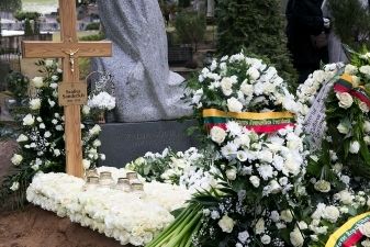 Sauliaus Sondeckio laidotuvės: „Šiandien Lietuva pasviro...“