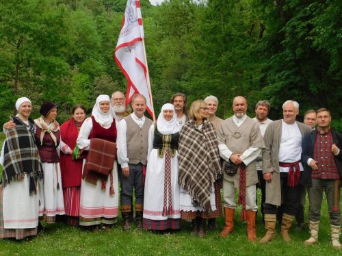 Legendinis folkloro ansamblis „Visi“ ( Vilnius) – Klaipėdoje!