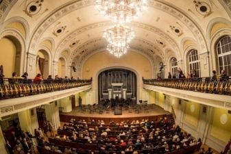 Garsuose slypinčios istorijos ir permainų vėjai Filharmonijoje