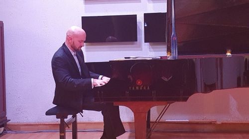 „Trys skambančios kelionės“: būsimas pianisto Mantauto Katino rečitalis