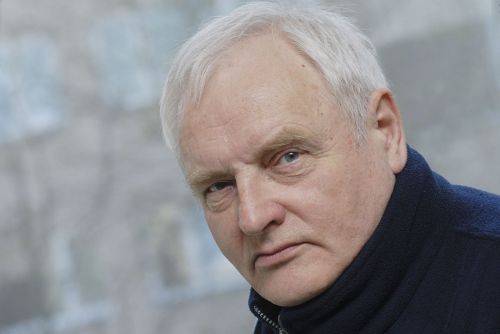 IN MEMORIAM. FELIKSAS BAJORAS: LAISVAI, TIESIAI, SAVO GALVA
