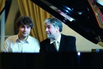 Scenoje su Lietuvos valstybiniu simfoniniu orkestru – Petras ir Lukas Geniušai
